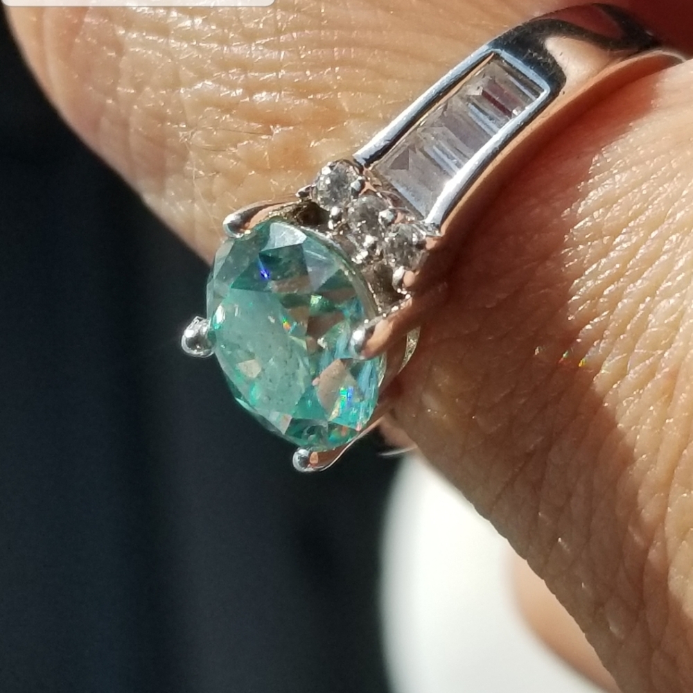 925 sterling silver 2.5 carat green color changing moissanite baguette ring - Picture 11 of 14